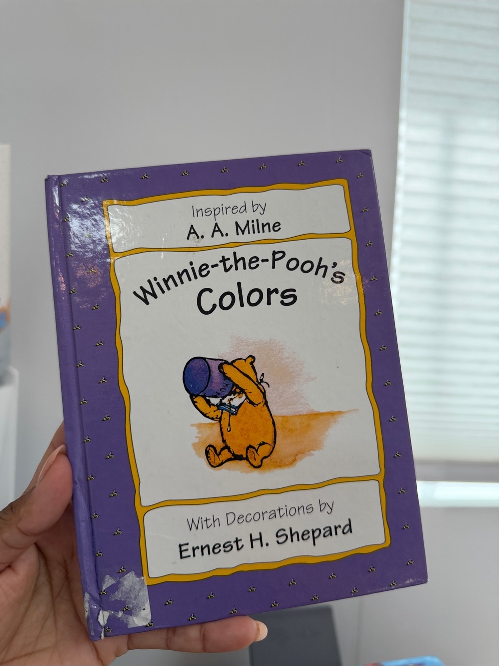 1995 Winnie-the-Pooh's Colors Purple Hardcover Book